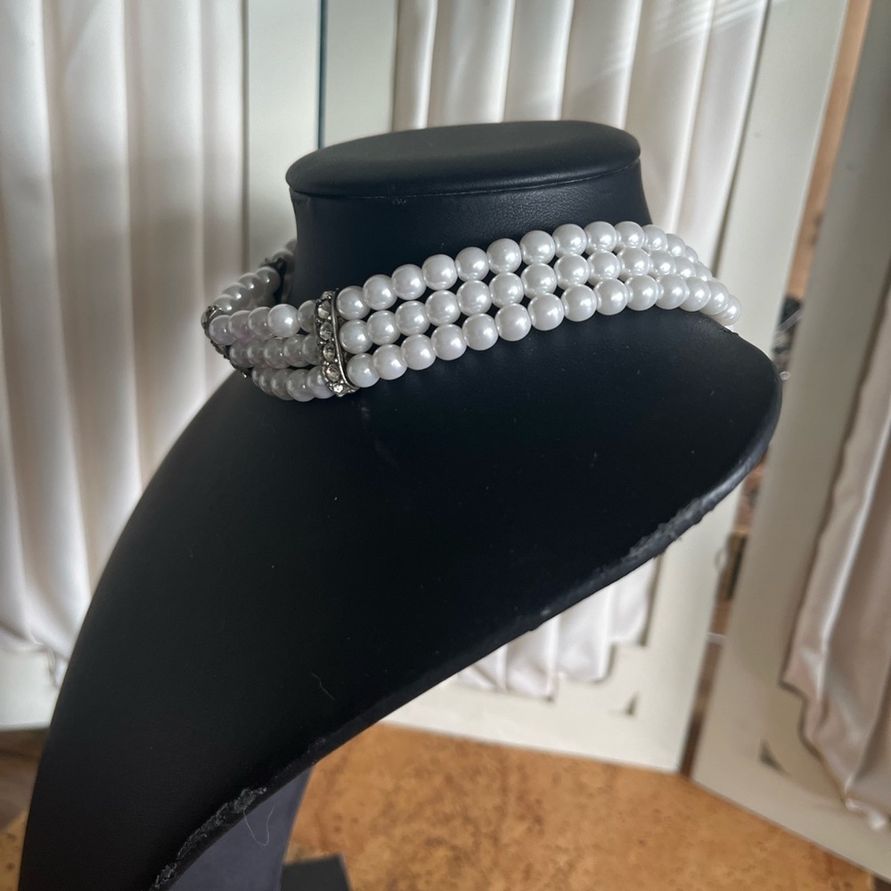 Triple-Strand Pearl Choker - Picture 2 of 4
